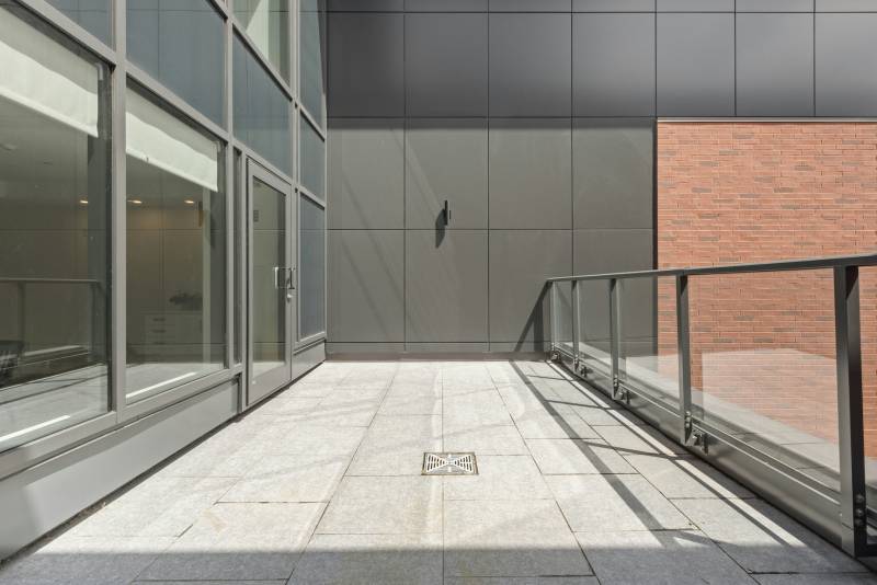 Prise en charge d’une baie vitrée cassée à Paris 10